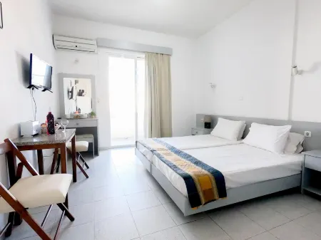 Lefteris Insta-Worthy Studio with Balcony Отели рядом с достопримечательностью «Bunker Kremasti»