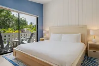 Hadley Resort and Marina