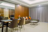 Luxurious & Spacious 2Br Apartment at One East Residences Hotel di Kecamatan Mulyorejo