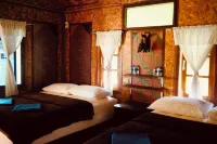 PraiwanRaftHouse Hotel di Ban Ta Khun