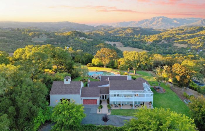 Hilltop Pool Patio Panoramic Views Wine Country Retreat Sonoma Sunshine