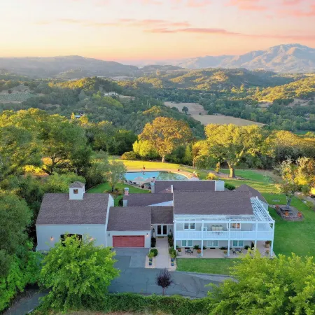 Sonoma Sunshine by AvantStay Countryside Views