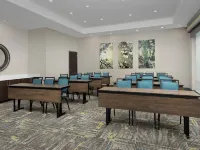 夏洛特機場普安特湖希爾頓Tru飯店 比利葛拉漢圖書館（Billy Graham Library）附近的飯店
