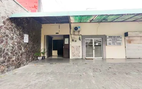 Homey Guesthouse Near SBY Zoo Syariah Hotels in Wonokromo