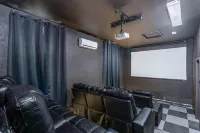 8Br Entertainers Estate w/ Pool, Games & Theater +