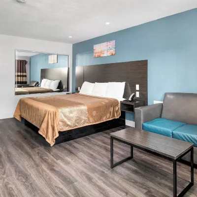 Moonlight Inn - Houston I-45 & Airline Отели рядом с достопримечательностью «Хьюстон Хайтс»