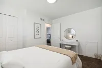 3 Bedroom Urban Retreat close to Downtown Hotels near Macomb Community College 12 MILE