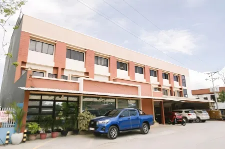 Royale House Hotel Davao powered by Cocotel Отели в г. Тагум Сити