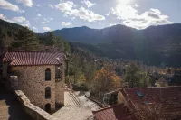 Parnassus Woodstone Chalet