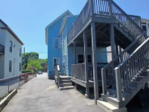 Boston 2bd King Bed near Harvard, MIT, subway near Boston. On-site free Parking Hotels in Somerville