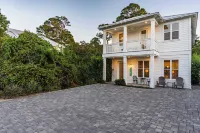 Gulf Coast Gem by Avantstay 3 Blocks to Beach & Town Plaza Community Pool