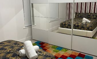 Manchester - 1 Bed- Garden - Parking
