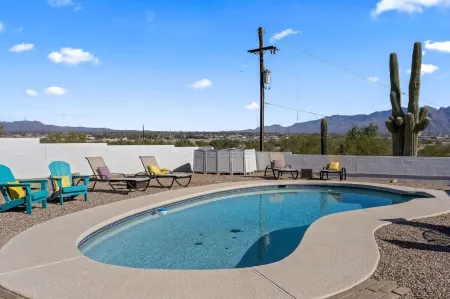 Panoramic Mountain Views, Heated Pool, 2 Kitchens