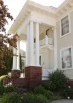 The Decker House Bed & Breakfast Hotel dekat North Iowa Area Community College