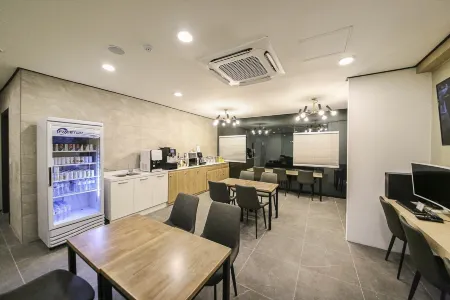 Aden Hotel Отели рядом с достопримечательностью «Dankook University, Cheonan Campus»
