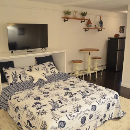 Cozy Nautical Getaway in Cape Neddick