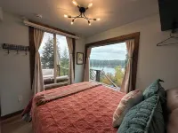 Tiny House on Hayden Lake with beach access and hot tub
