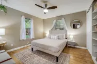 Lake Travis Bungalow with Beautiful View! Hotels near Northlake Church
