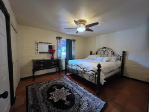 Spacious 4-bedroom house with AC and WiFi in charming Tumacacori-Carmen