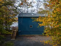Stunning Waterfront Escape - Pool, Fire Pit, Hammock Hotels in Skytop