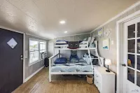 Cocodrie Waterfront Fishing Camp - Sportsmans Paradise