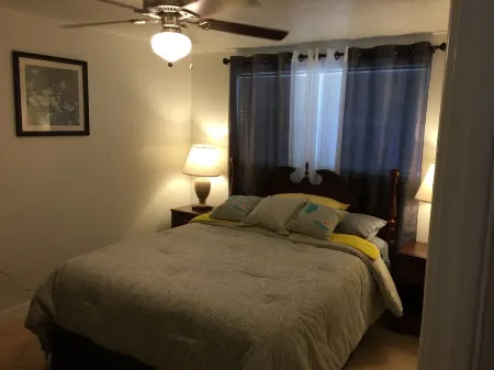 3-bedroom house in marvelous Hudson with AC, WiFi