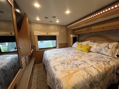 Cozy Pet-Friendly RV with Spectrum TV, WiFi,  AC in charming Zephyrhills, Fl