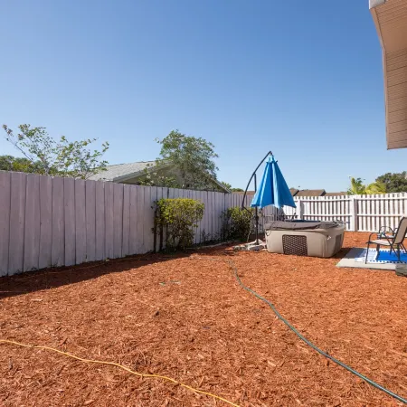 Sleeps 6 Hot Tub Fenced Yard Cozy Chic