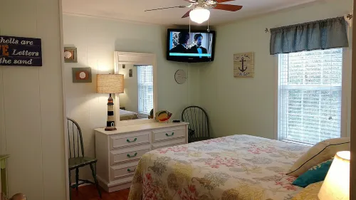 Oceanside, 5 min walk to Beach, Comfy & Clean, Quiet Neighborhood!!!