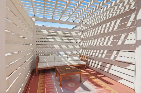 The Bywater Hotel and Suites Отели рядом с достопримечательностью «Лонг Вью Хаус энд Гарденс»