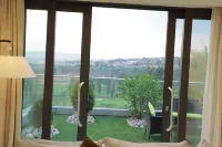 White Stone Apartments Nyarutarama