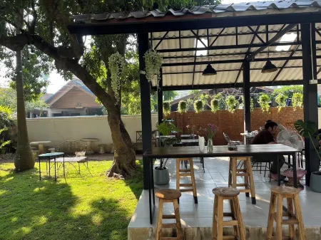 Udee Cozy Hotel