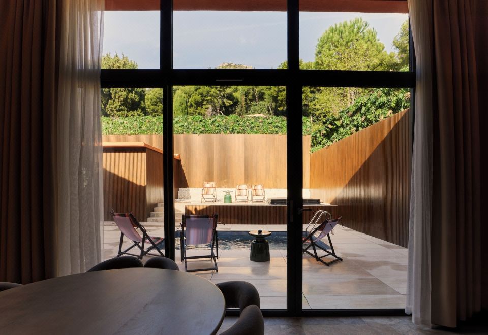 4. 에즈 비치 레지..