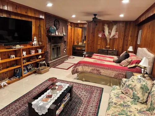 Large Relaxing Family Retreat In The Hudson Valley with Theatre and Gazebo