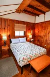 Charming 3-bedroom lakefront house with large yard and sandy beach