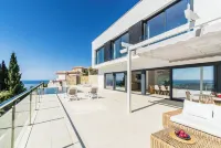 Villa La Perla with private heated pool and great views