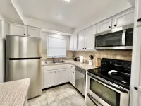 Stylish Apartment centrally located near Beach & Downtown St. Petersburg