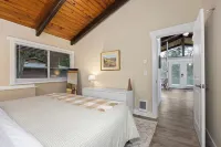 Peaceful 2-bedroom retreat in the trees above Bellingham