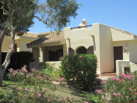 Villa with stunning views,easy access to swimming pool/ beautiful gardens. A/Con