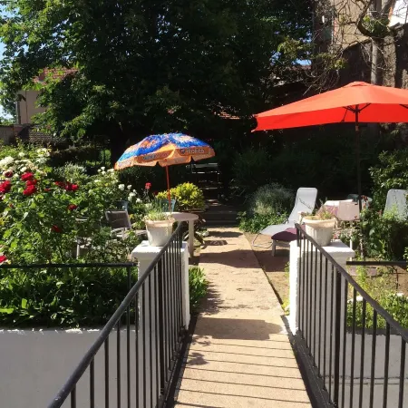 beau studio avec 2 lits ( lits fait pour votre arrivée) Отели в г. Нери-ле-Бен