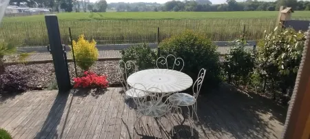 750 m from the beach on a small private campsite Отели рядом с достопримечательностью «Camping l'Escale»