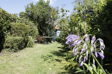 Sea cottage with garden in St Vaast la Hougue / Tatihou (UNESCO site)/ WIFI Отели рядом с достопримечательностью «Остров Татиу»