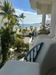 Surf and Chill: Beachfront 2-bed condo with pools, gym, steps to surf breaks