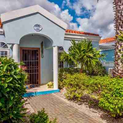Luxury oceanfront villa, full AC private pool, direct ocean access, great diving Hotel Exterior