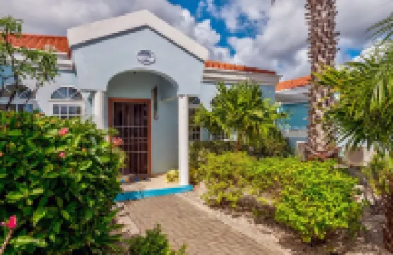 Luxury oceanfront villa, full AC private pool, direct ocean access, great diving