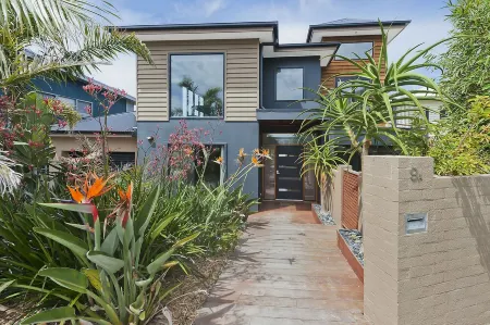 Harbour Views - Stunning Sea and Otway Ranges Views Отели рядом с достопримечательностью «Apollo Bay Camp Grounds»