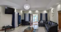 St. Thomas Oasis is a charming 3-bedroom house with WiFi and AC in St. Thomas. - Homestays