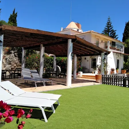 Family time, peace, great views and private swimming pool!