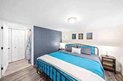King Suite near APSU & Downtown Hotels near Publix Super Market at Madison Street Commons