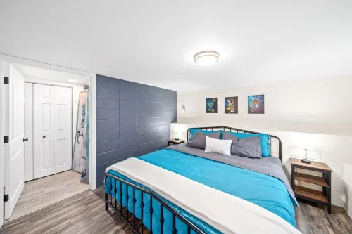 King Suite near APSU & Downtown